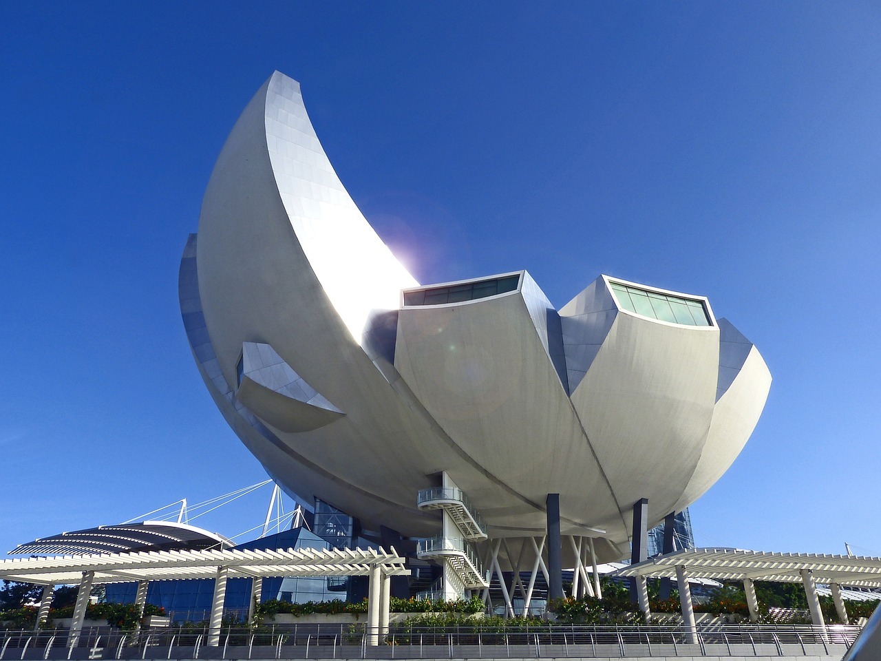 singapore, art science museum, blue sky-254862.jpg